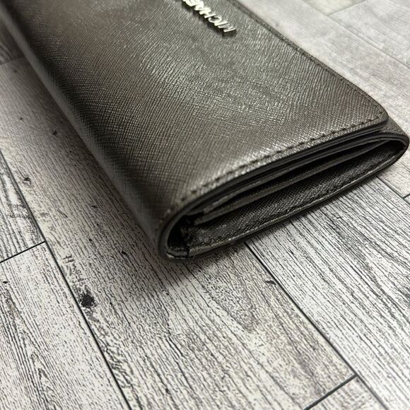 Michael Kors Jet Set Large Saffiano Leather Snap-Front Wallet - Picture 9 of 12